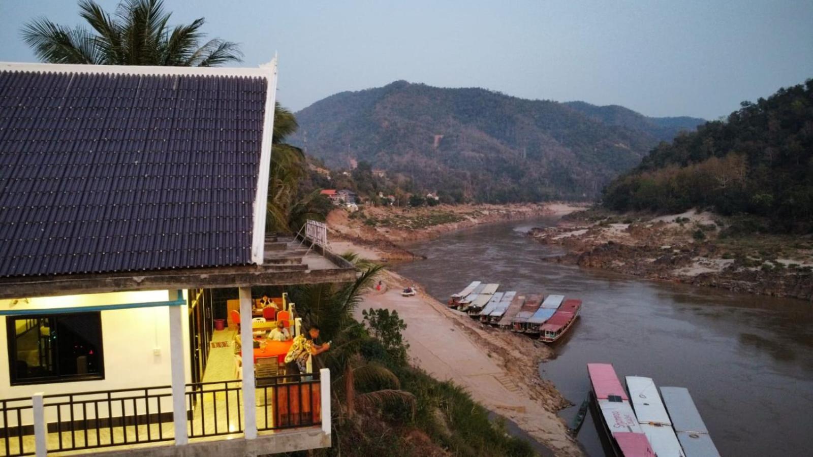 Inn Riverside Hostel Pb Muang Pakbèng المظهر الخارجي الصورة