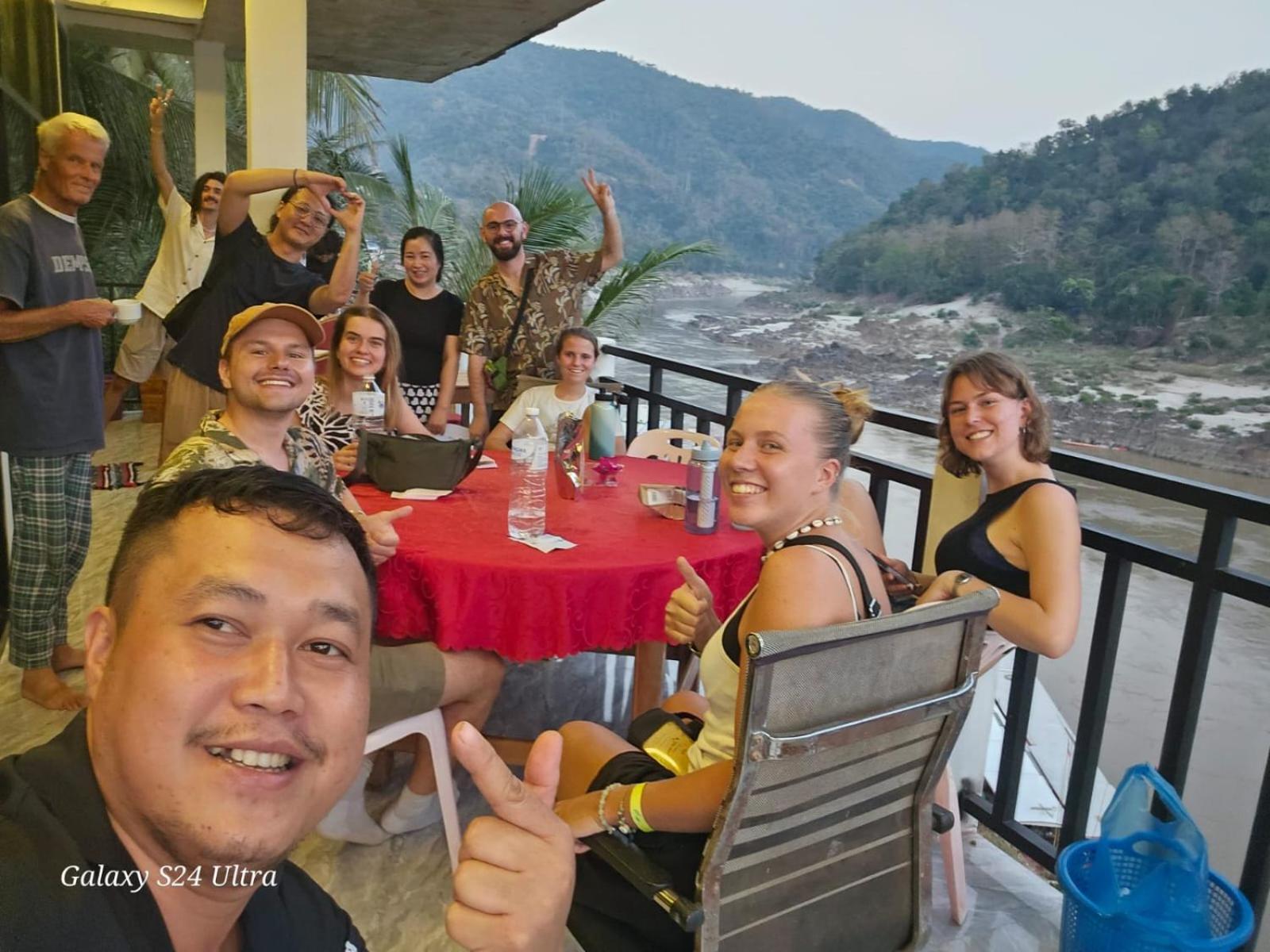 Inn Riverside Hostel Pb Muang Pakbèng المظهر الخارجي الصورة